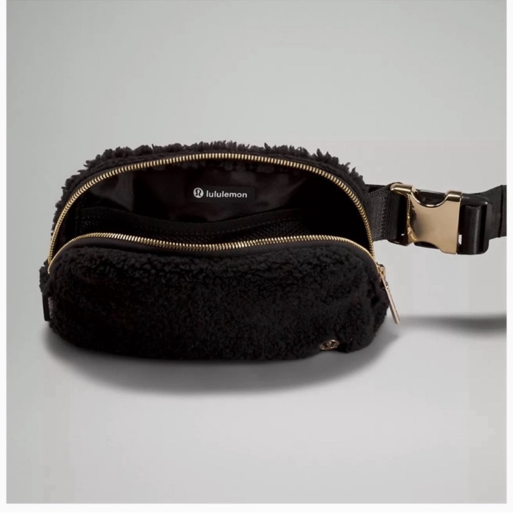Lululemon Athletica | Bag | Everywhere Belt Bag 1L | Textured Fleece | B… - Picture 11 of 12